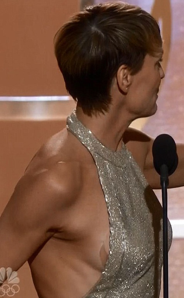 Robin Wright Flashes Pasty While Accepting Award E News France