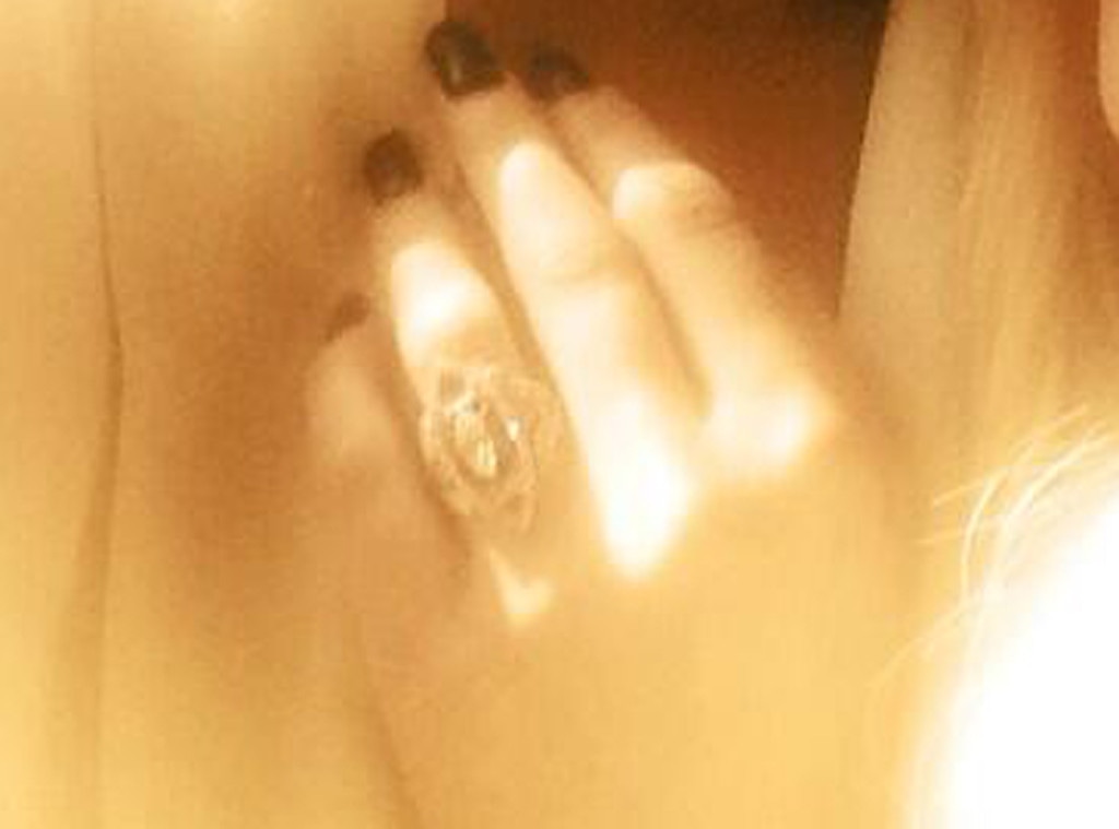 Ashlee Simpson, Evan Ross, Engagement Ring, Twit Pic