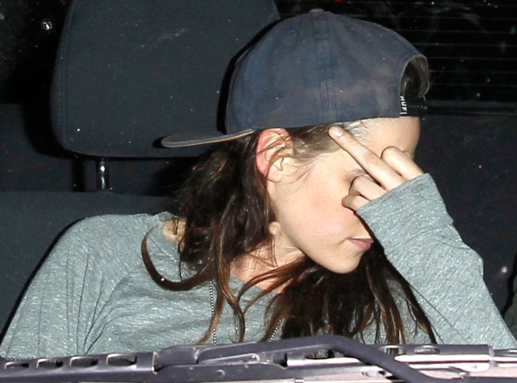 Kristen Stewart, Middle Finger