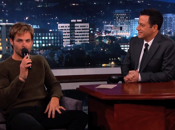 Chris Pine Serenades Jimmy Kimmel With Fly Me to the Moon—Watch | E! News