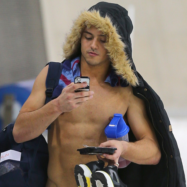 Tom Daley Looks Super Sexy In A Speedo During Diving Practice—see The Pic E Online Uk 9398