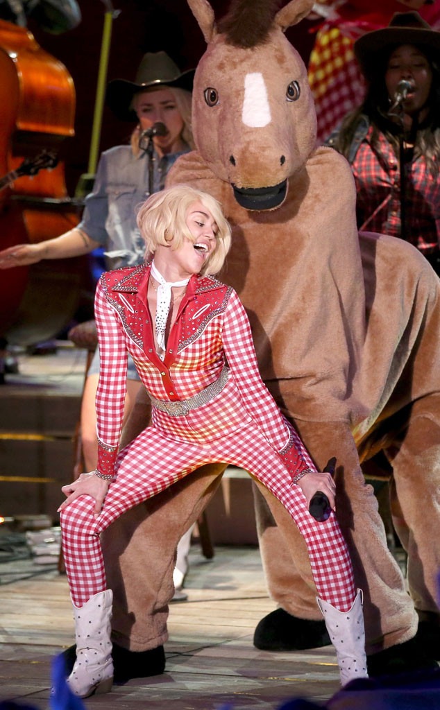 Miley Cyrus, Twerking, Horse