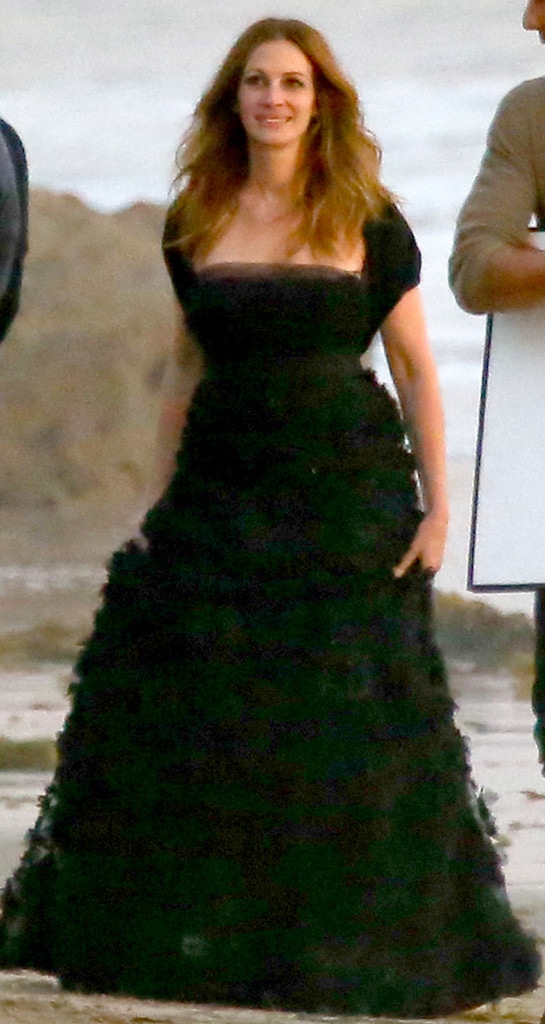 Julia Roberts Dons A Black Wedding Dress E Online Julia Roberts Dons A Black Wedding Dress E Online