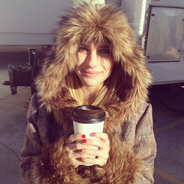 Emma Roberts Removes Engagement Ring To Film New Ahs Coven E Online