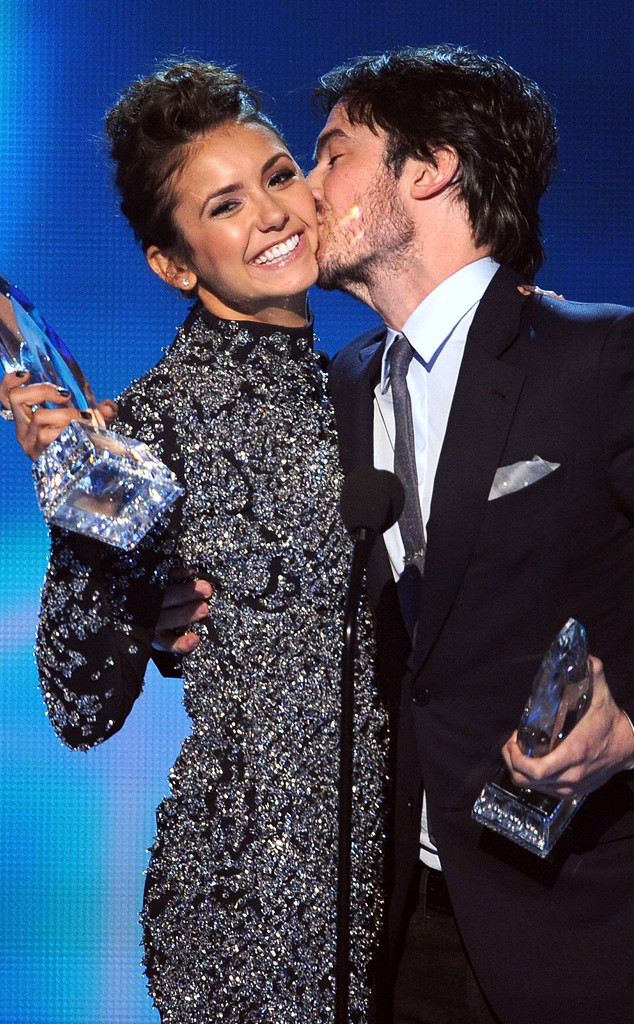 Nina Dobrev und Ian Somerhalder witzeln bei People's Choice Awards über