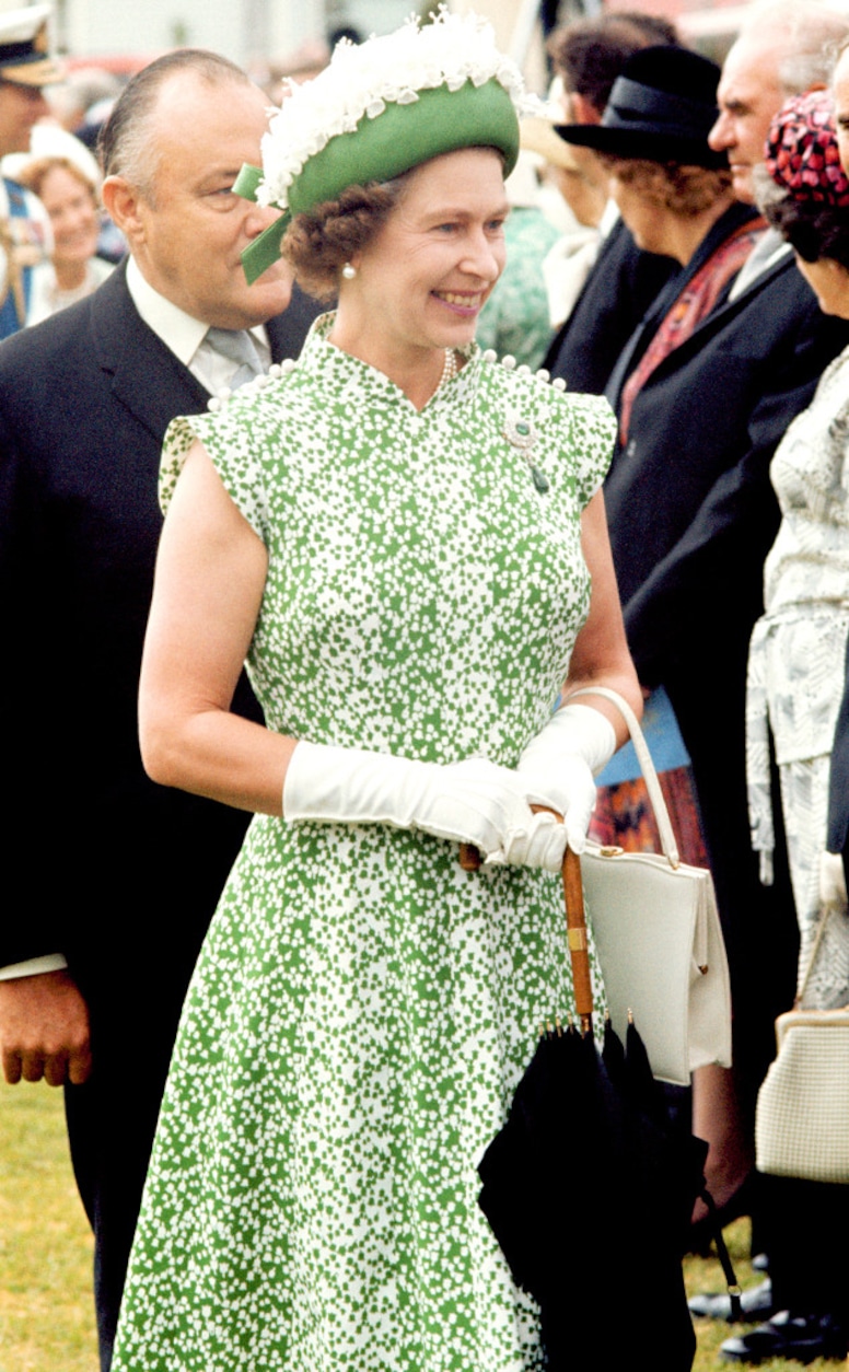 Queen Elizabeth II's Royal Style Through the Years - Page 2 Queen Elizabeth II's Royal Style Through the Years - Page 2