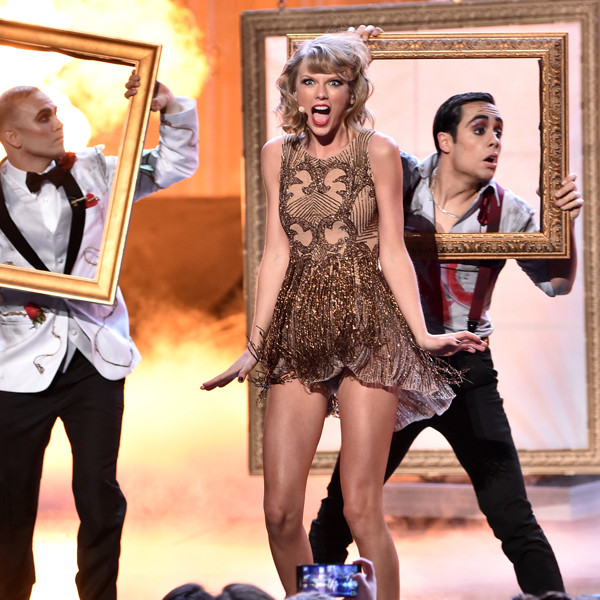 Taylor Swifts Amas Performance Of Blank Space Was On Fire E Online 