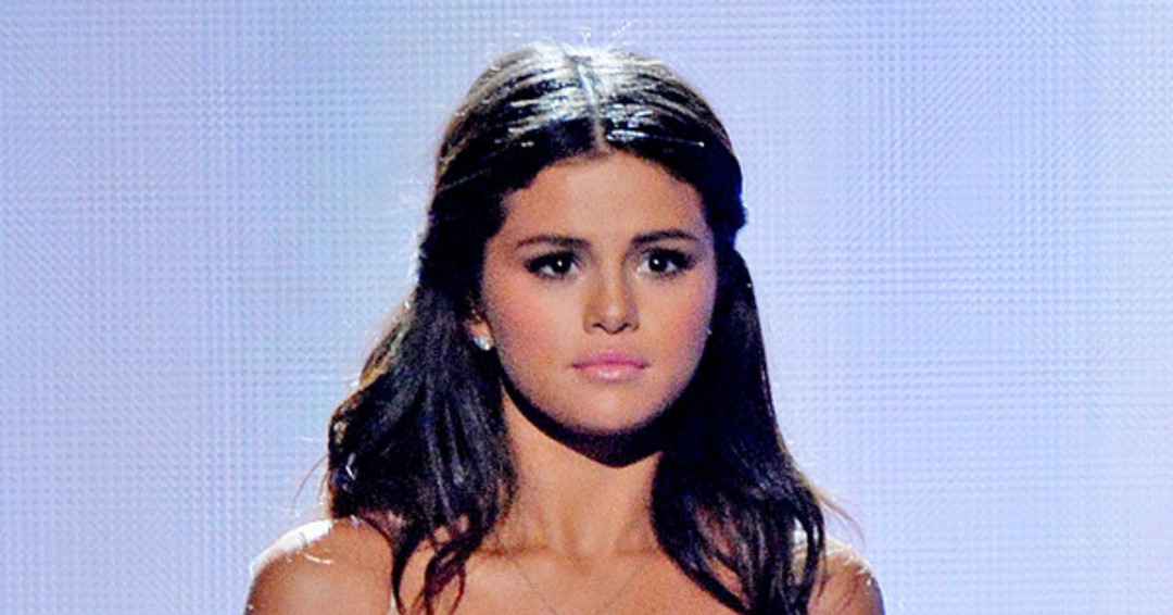 Watch: Selena Gomez Gets Emotional During AMA Rehearsals - E! Online