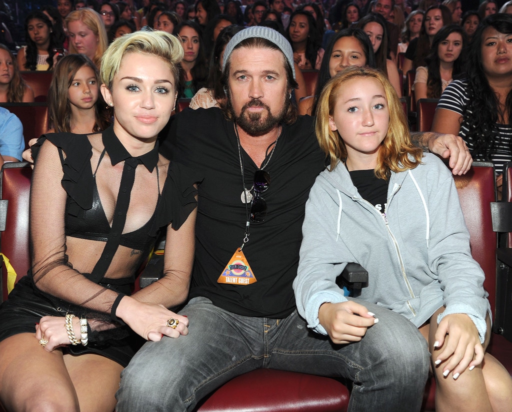 Proof That Miley Cyrus Is The Most Supportive Big Sis To Noah Cyrus E