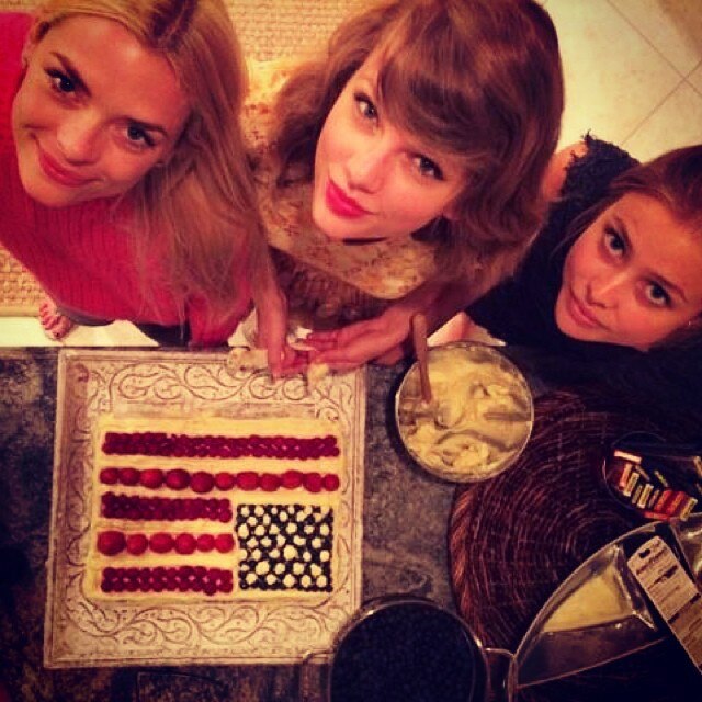 Taylor Swift from Celebs in the Kitchen E! News