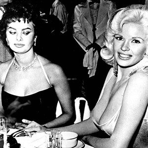 Sophia Loren Finally Explains That Infamous Pic With Jayne Mansfield And Her Nipples E News