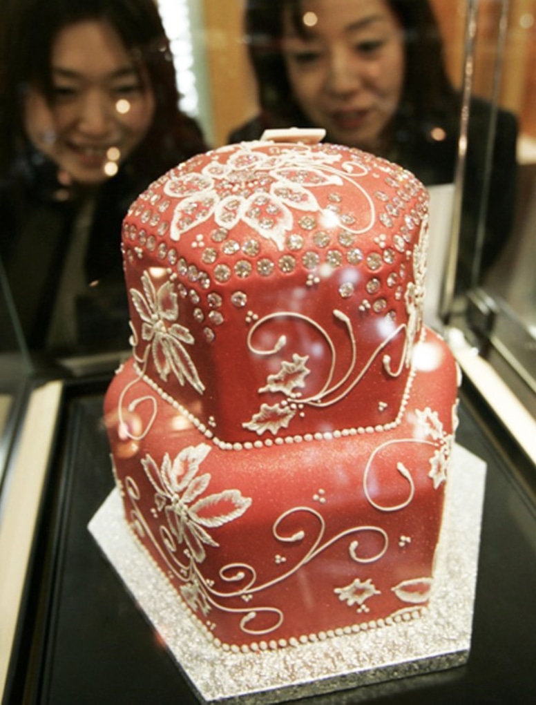 Priciest Desserts Ever, Diamond Christmas Cake