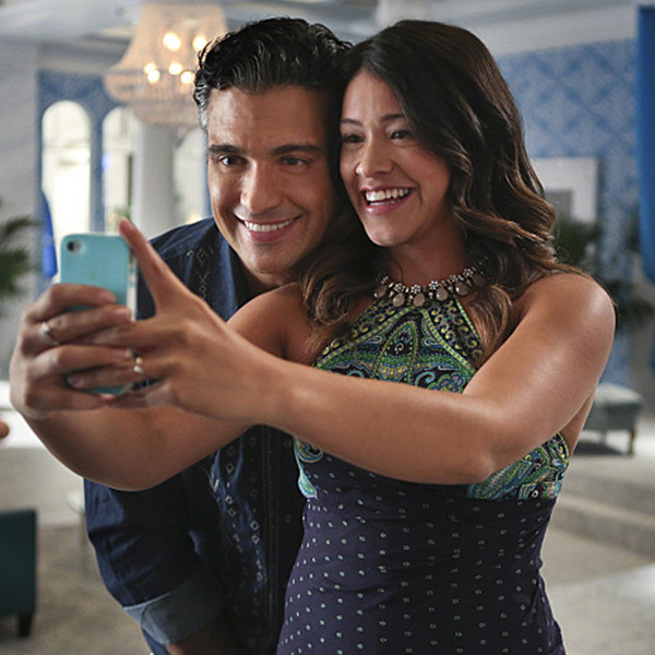 Jane watch. Jane the Virgin сериал. Сериал девственница Джейн Петра и КСО. Jane the Virgin Adam and Alex. The Virgin's lover.