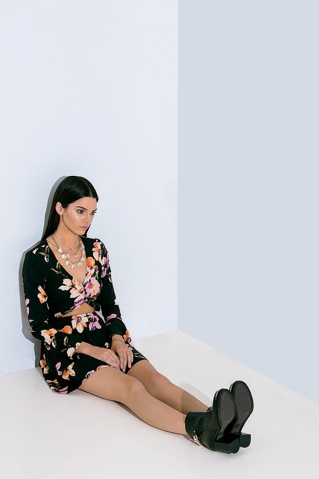 Kendall And Kylie Jenner Model Pacsun Holiday Collection—look E News 