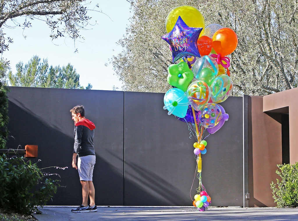 Jennifer Aniston, Birthday Balloons