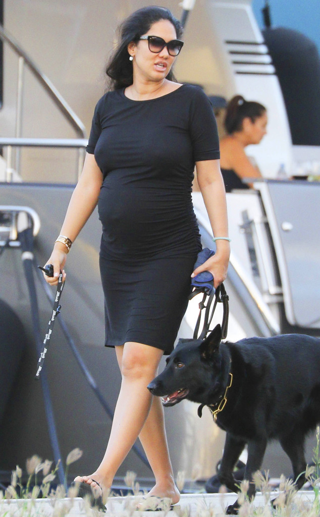 Kimora Lee Simmons Debuts Her Baby Bump During Family Vacay - E! Online