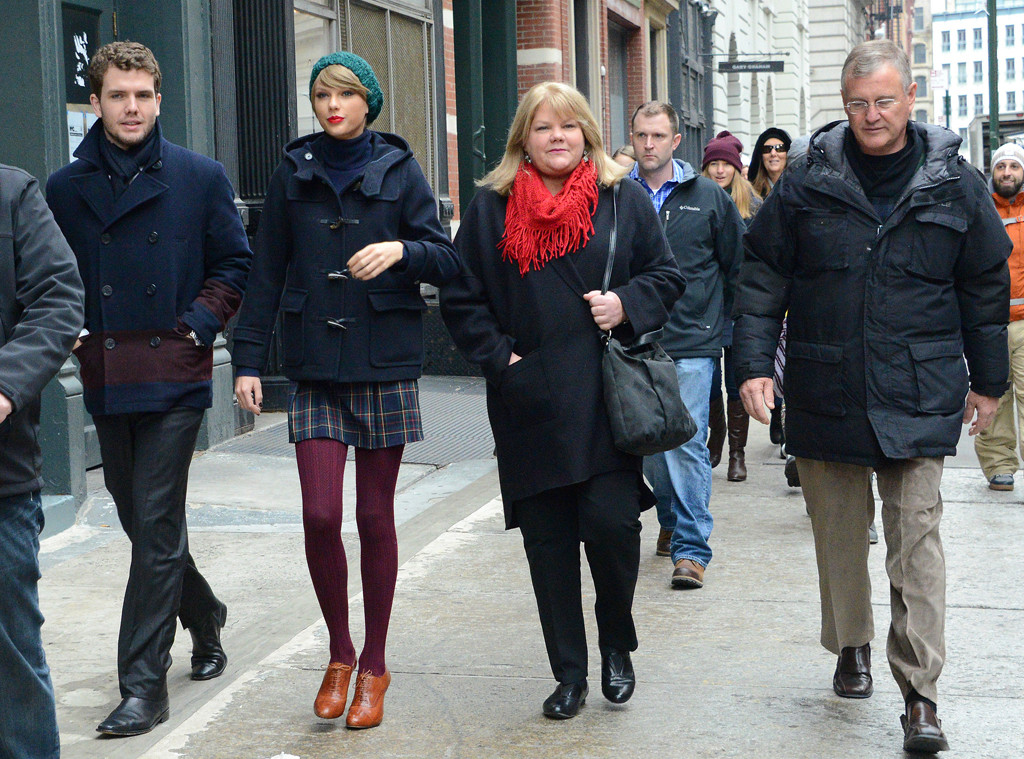 Austin Swift, Taylor Swift, Andrea Finlay, Scott Swift Austin Swift, Taylor Swift, Andrea Finlay, Scott Swift