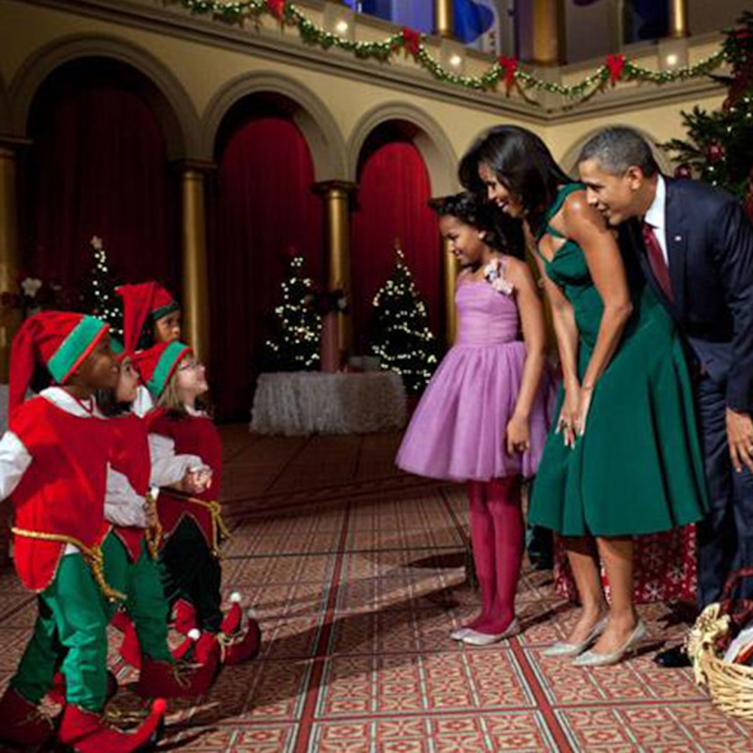 Obama christmas President Obama & Family Greet Kids in Christmas Pic! - E! Online