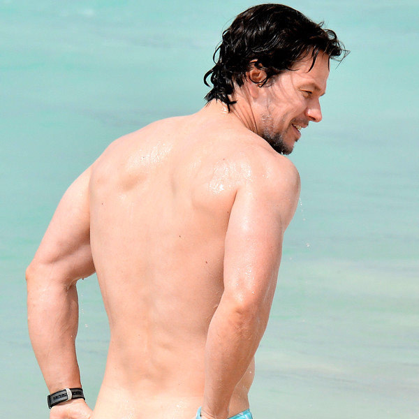 Марк уолберг на пляже