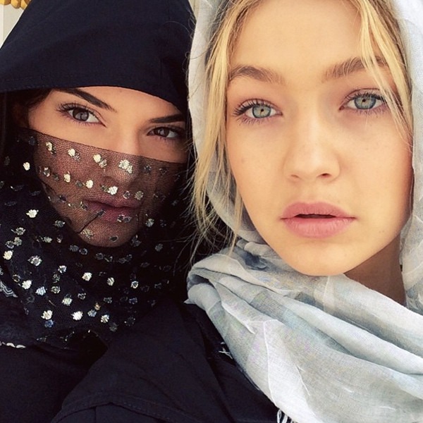 Kendall Selena Friends Enjoy Arabian Vacation See The