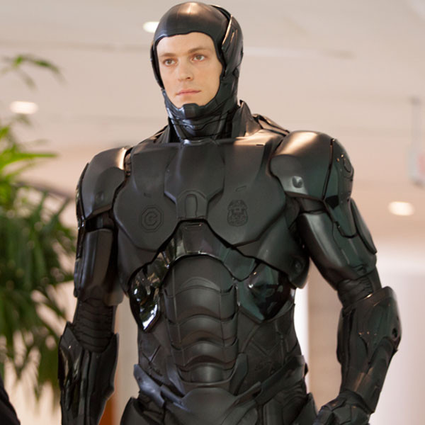 Joel Kinnaman Reveals: Peeing in Robocop Suit Wasn't Easy - E! Online