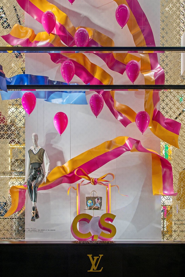 Louis Vuitton, Paris from Holiday Window Displays | E! News