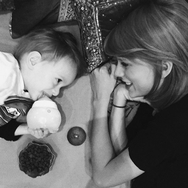 Taylor Swift Entertains Her Youngest Fan Yet - E! Online