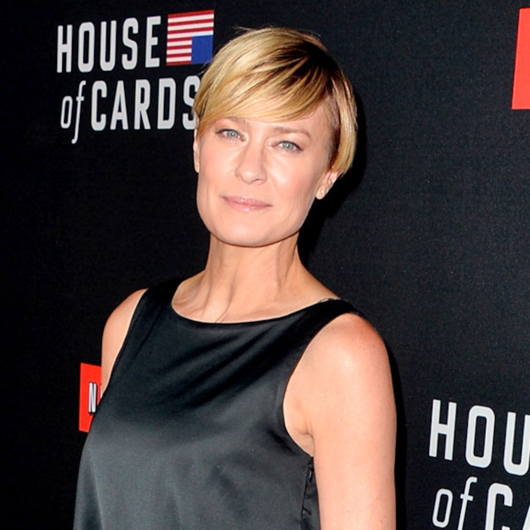 hot mess alert robin wright is all wrinkles black silk e online hot mess alert robin wright is all wrinkles black silk e online
