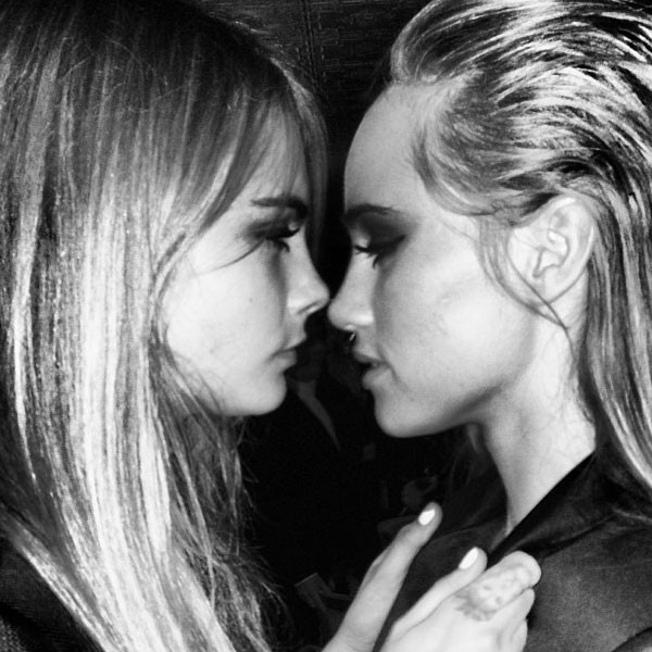 Cara Delevingne Suki Waterhouse Almost Kiss In Sexy Pic E Online Uk
