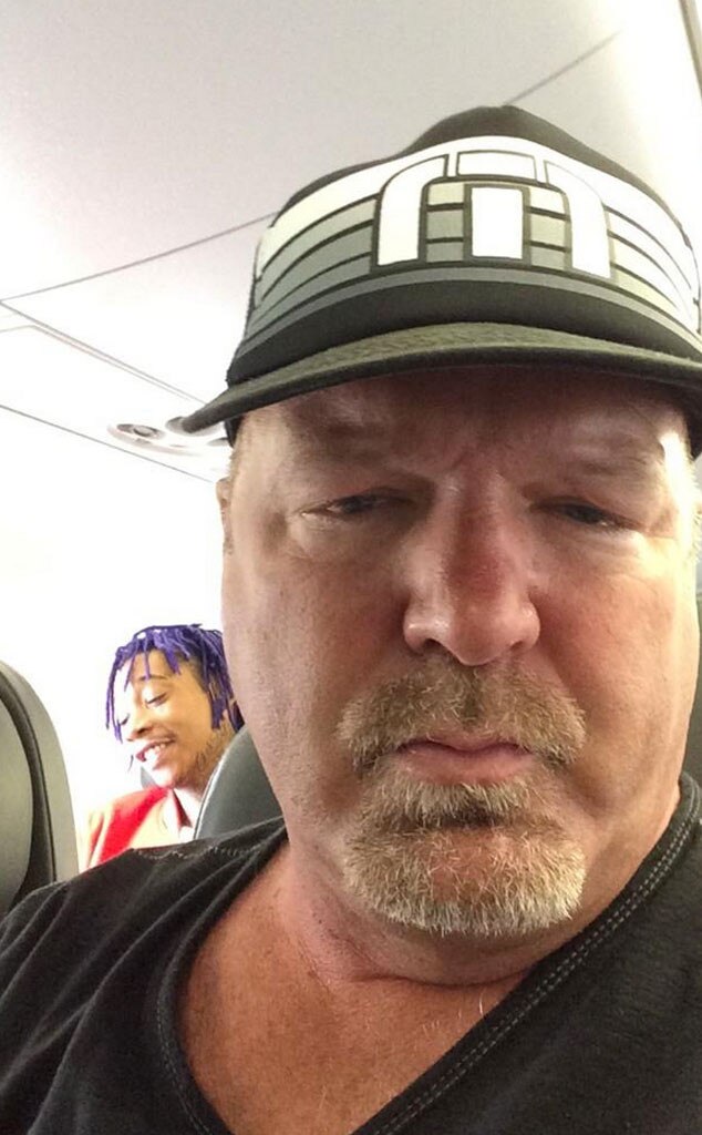 Look This Dad Took a Selfie With Wiz Khalifa (Kinda) E! News