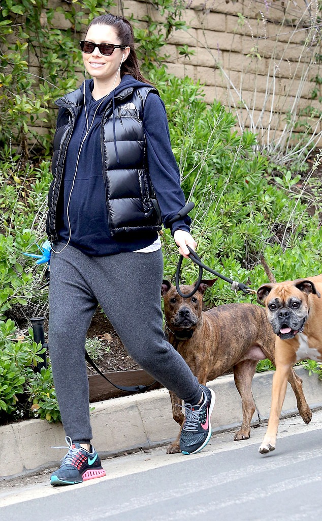 Jessica Biel Bundles Up Amid Pregnancy Rumors—see The Pic E News