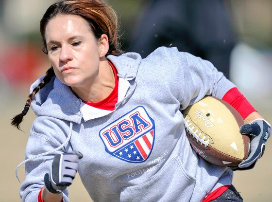 Jennifer Welter Becomes First Woman to Play Men's Pro Football | E! News