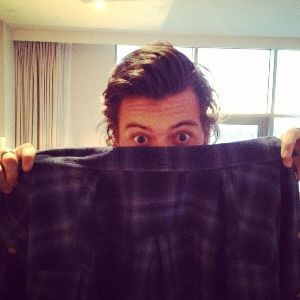 Harry Styles Naked Before Brit Awards—See the 1D Pics! - E! Online