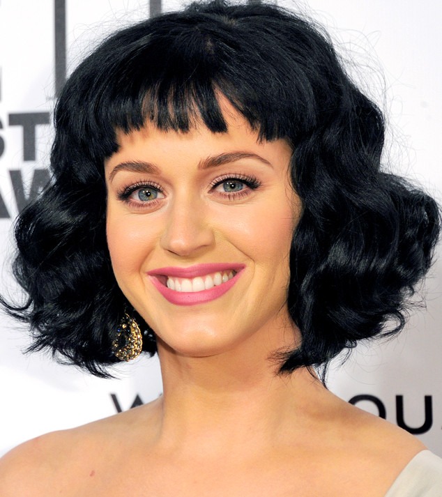 Beauty Police Katy Perry Hits Red Carpet With 1950s Housewife