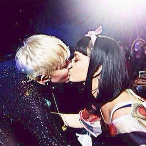 Miley Cyrus Kisses Katy Perry At Bangerz Concert E News