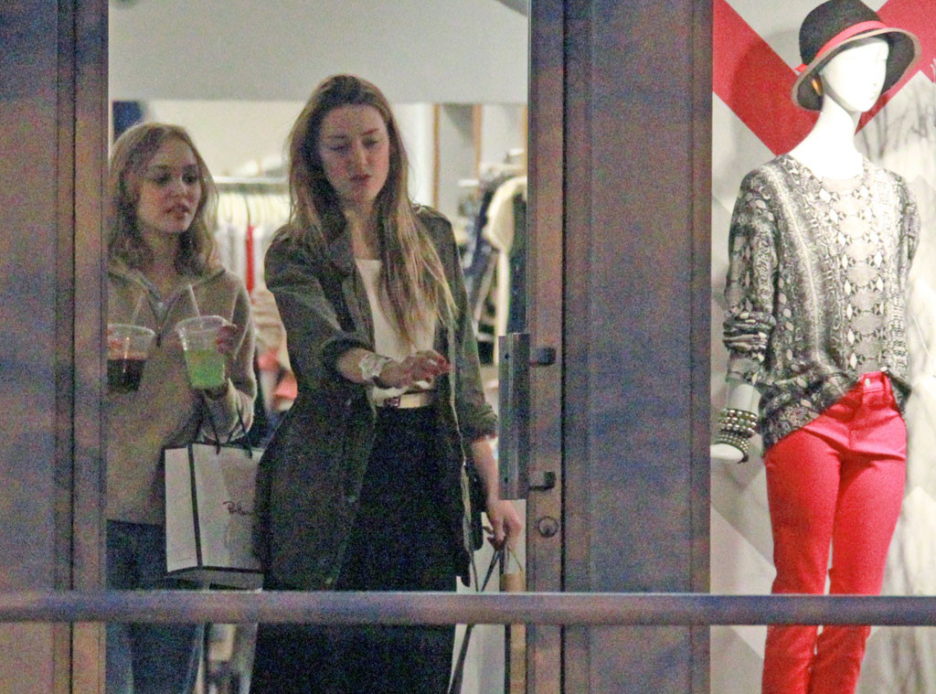Amber Heard Bonds With Johnny Depps Daughter During Shopping Trip E