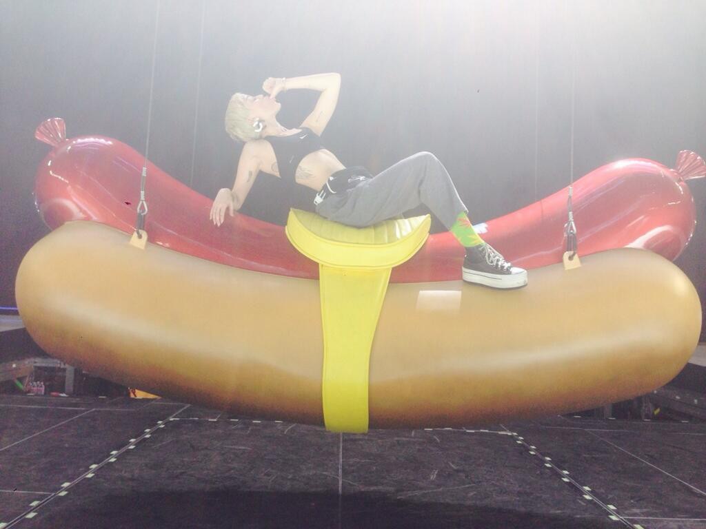 Miley Cyrus, Twit Pic