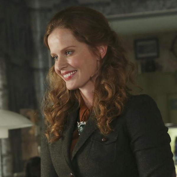 OUAT Sneak Peek: The Wicked Witch Hits Storybrooke - E! Online