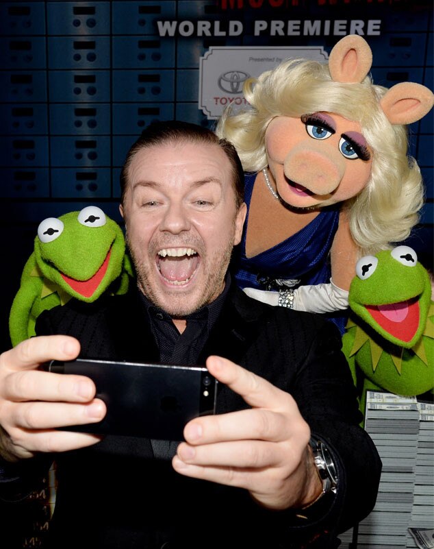 Ricky Gervais, Constantine, Miss Piggy & Kermit the Frog from Movie ...