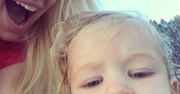 Jessica Simpson Shares Hot Tub Selfie—but It's Not What You Think! | E ...