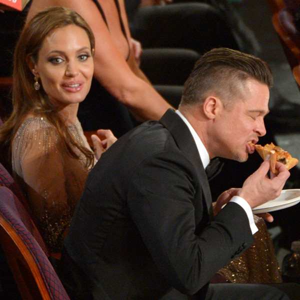 jennifer lawrence eating pizza at oscars