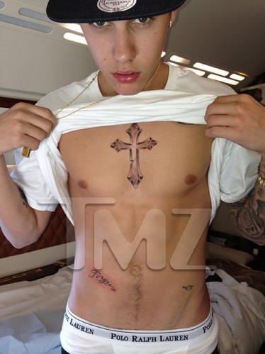 Justin Bieber крест