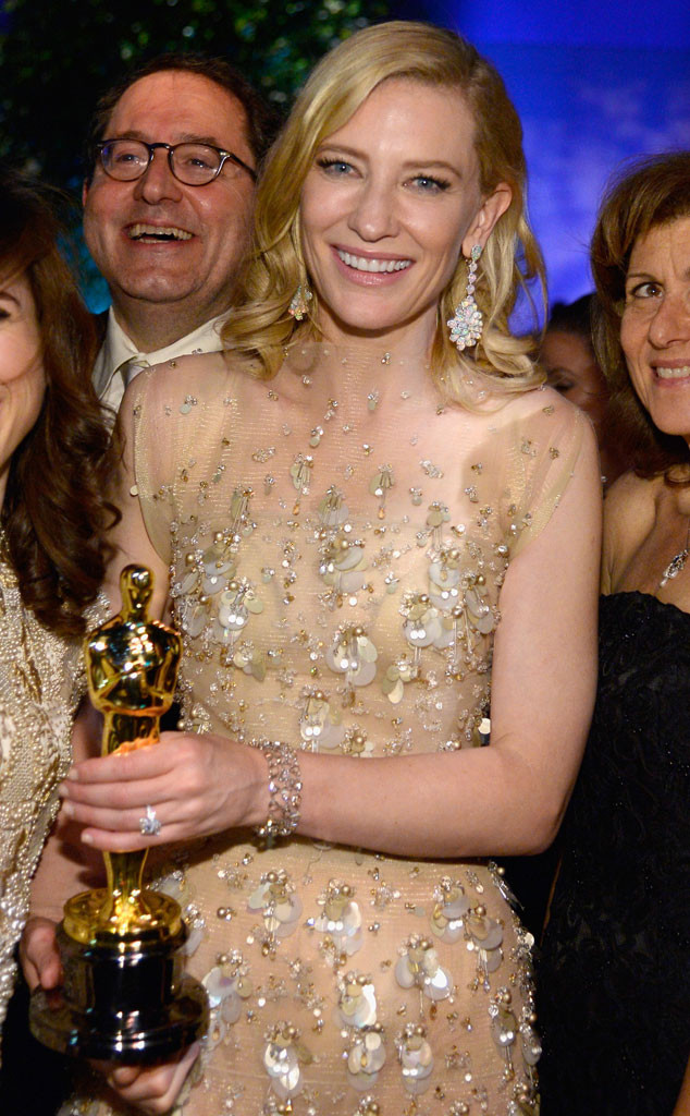 Cate Blanchett pasó la noche con su Oscar (+ Video) - E! Online Latino - MX