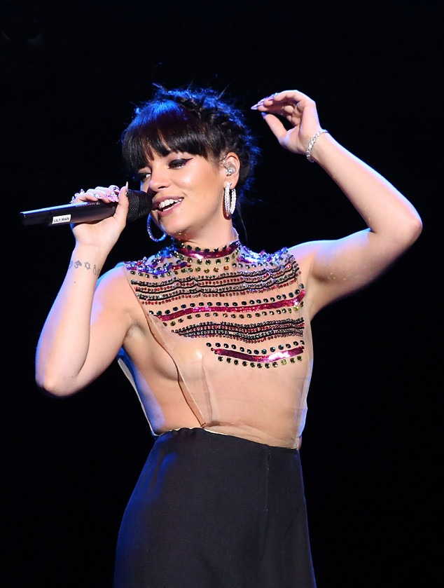 Lily Allen Won T Simulate Oral Sex With Her Microphone On Stage Anymore