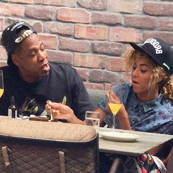 Beyoncé & Jay Z Enjoy Post-Coachella Meal in L.A.: See the Pic
