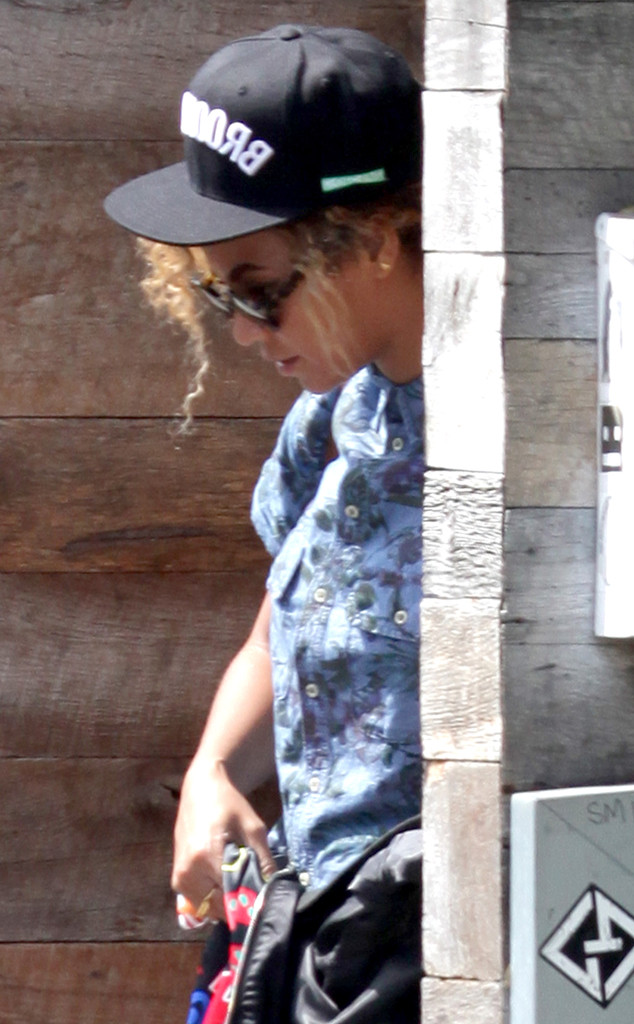 Beyoncé & Jay Z Enjoy Post-Coachella Meal in L.A.: See the Pic