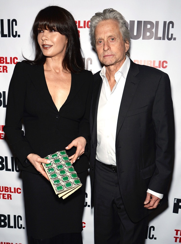 Catherine Zeta-Jones เปลื้องผ้าเนื่องในวันเกิดของ Michael Douglas