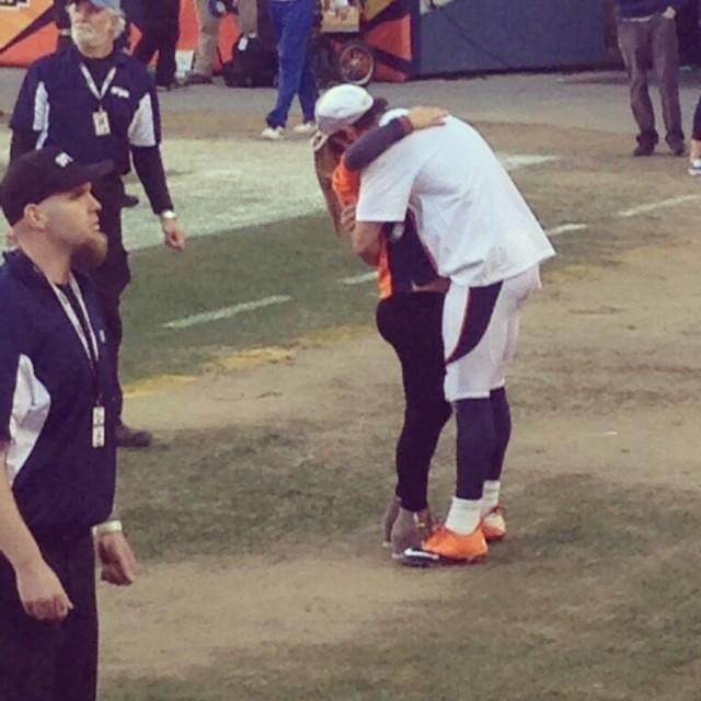 On The Field From Eric Decker And Jessie James Pucker Up E News