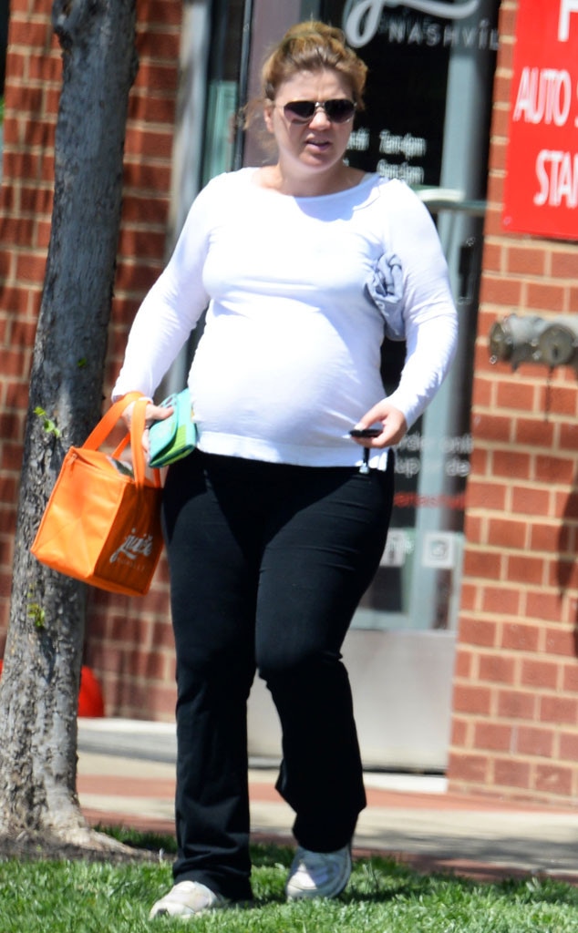 Kelly Clarkson's Best Baby Bump Pic Yet! - E! Online