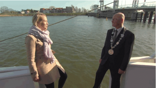 Watch This Reporter Fall Into the Water While Interviewing the Mayor - E!  Online - CA